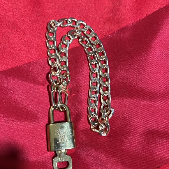 - Choker with authentic lock and key with unbranded chain - Picture 3 of 4